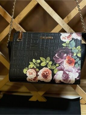 NWOT Steve Madden Black Floral Embossed Crossbody Bag/ Pristine Condition